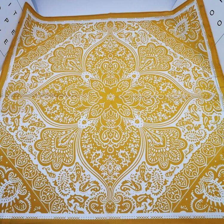 Bandana Impérial Jaune - Élégance et Style