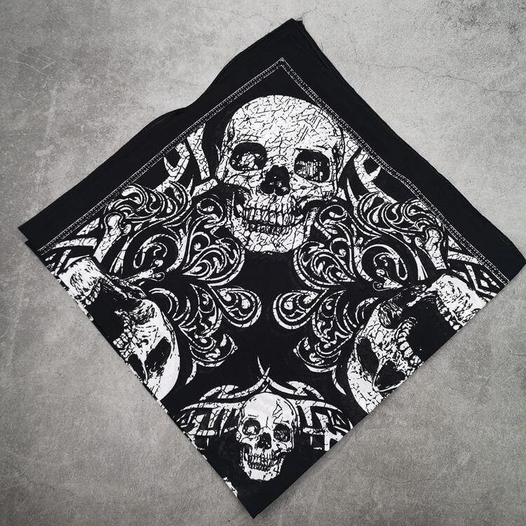 Infernal Bandana: L'accessoire incontournable.